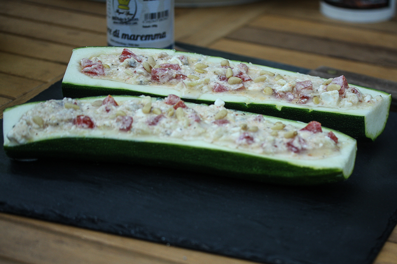 Gefüllte Zucchini – Meisenfütterung