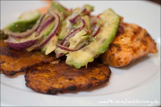 Gegrillter Lachs mit Avocado Salsa