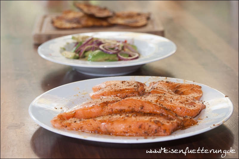 Gegrillter Lachs mit Avocado Salsa – Meisenfütterung