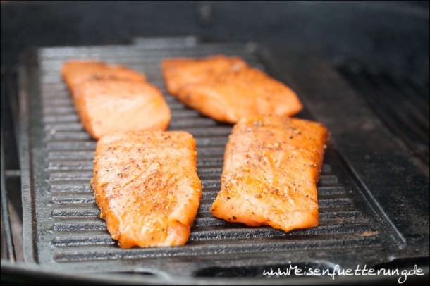 Gegrillter Lachs mit Avocado Salsa