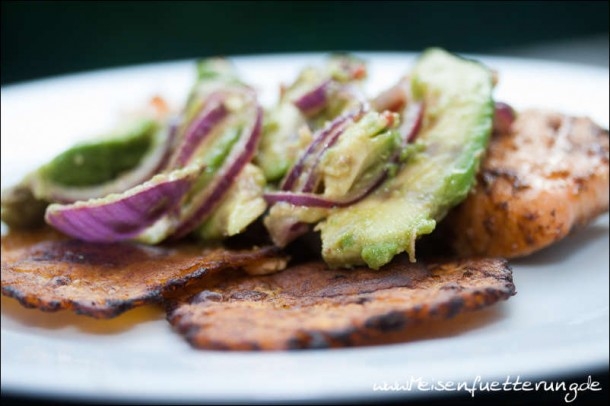 Gegrillter Lachs mit Avocado Salsa