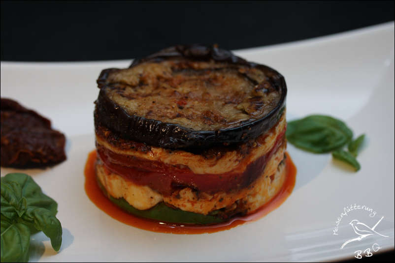 Timbale Erfrischendes Türmchen mit gegrilltem Gemüse